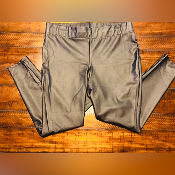 Torrid size 2XL Plus size Black Faux leather pull on slim fit - Picture 5 of 5